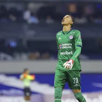 La reacción de Kevin Mier tras su error ante Chivas que no se vio por TV