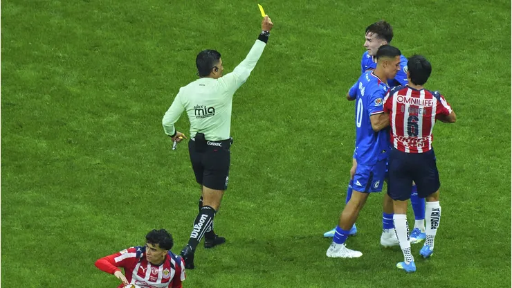 Chivas quedó inconforme con la labor de Maximiliano Quintero y ya habría árbitro para la vuelta de semifinales contra Cruz Azul.