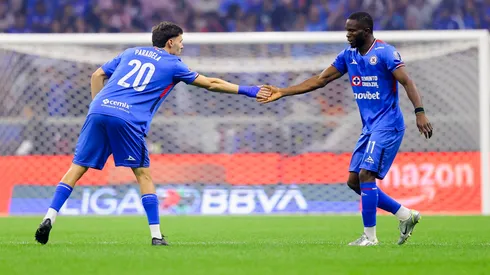 José Paradela y Christian Ebere celebran uno de los goles en la ida ante Chivas.