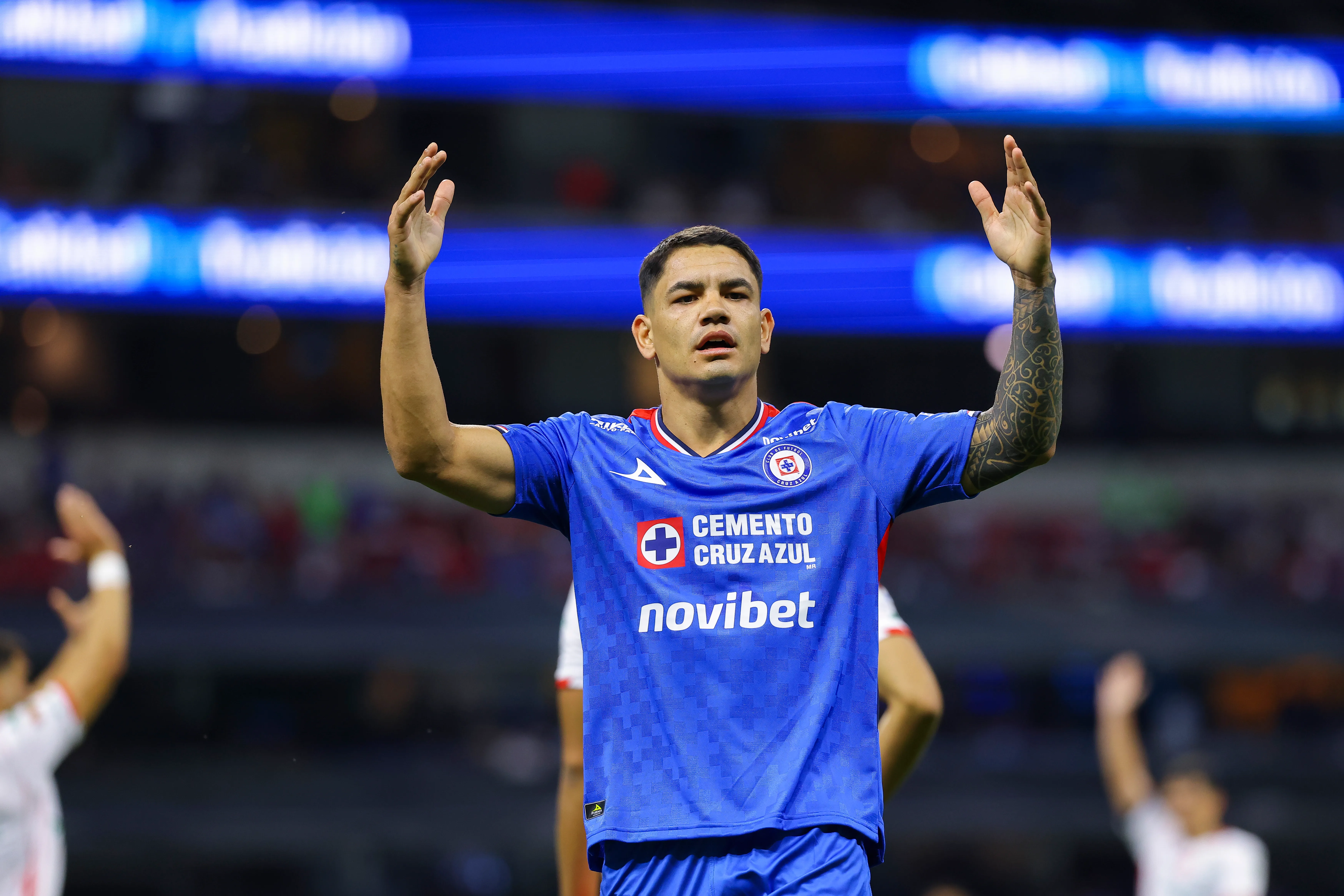 Dos bajas y dos dudas en Cruz Azul para enfrentar a Chivas por la vuelta (Getty Images)