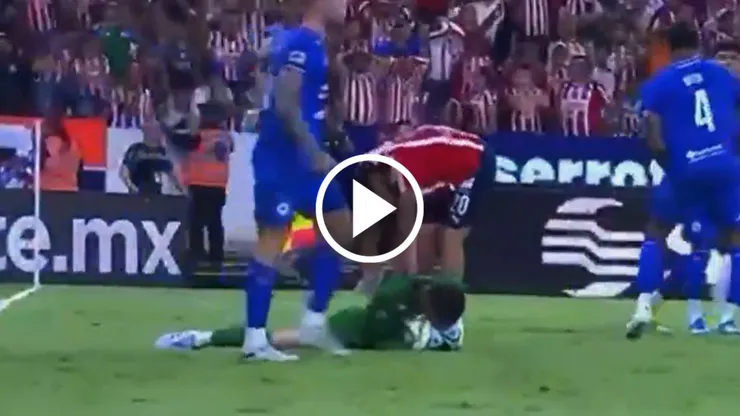 La doble atajada de Kevin Mier para salvar a Cruz Azul
