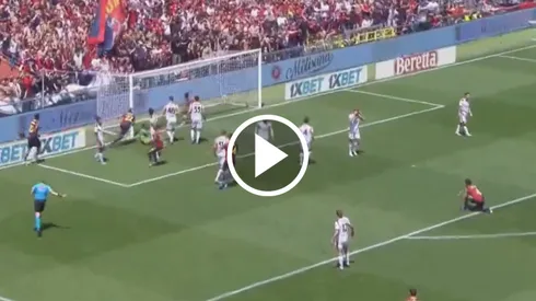 Santiago Giménez vive un cierre de temporada para el olvido y Johan Vásquez lo retrató en el último AC Milan vs. Genoa.