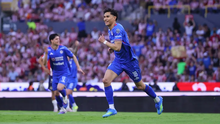 Jeremy Márquez, centrocampista de Cruz Azul, festeja su tanto contra Chivas en la semifinal de vuelta del Clausura 2026.