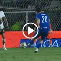 José Paradela casi cierra el estadio con un golazo en Cruz Azul vs. Pumas