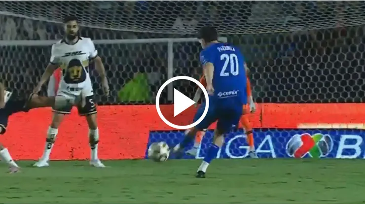 Gran remate del ex Necaxa.