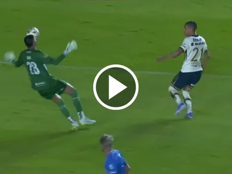 Kevin Mier le ahogó el gol a Antuna con fenomenal atajada