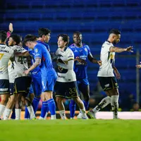 Cruz Azul no puede con el cerco de Pumas y todo queda para la vuelta