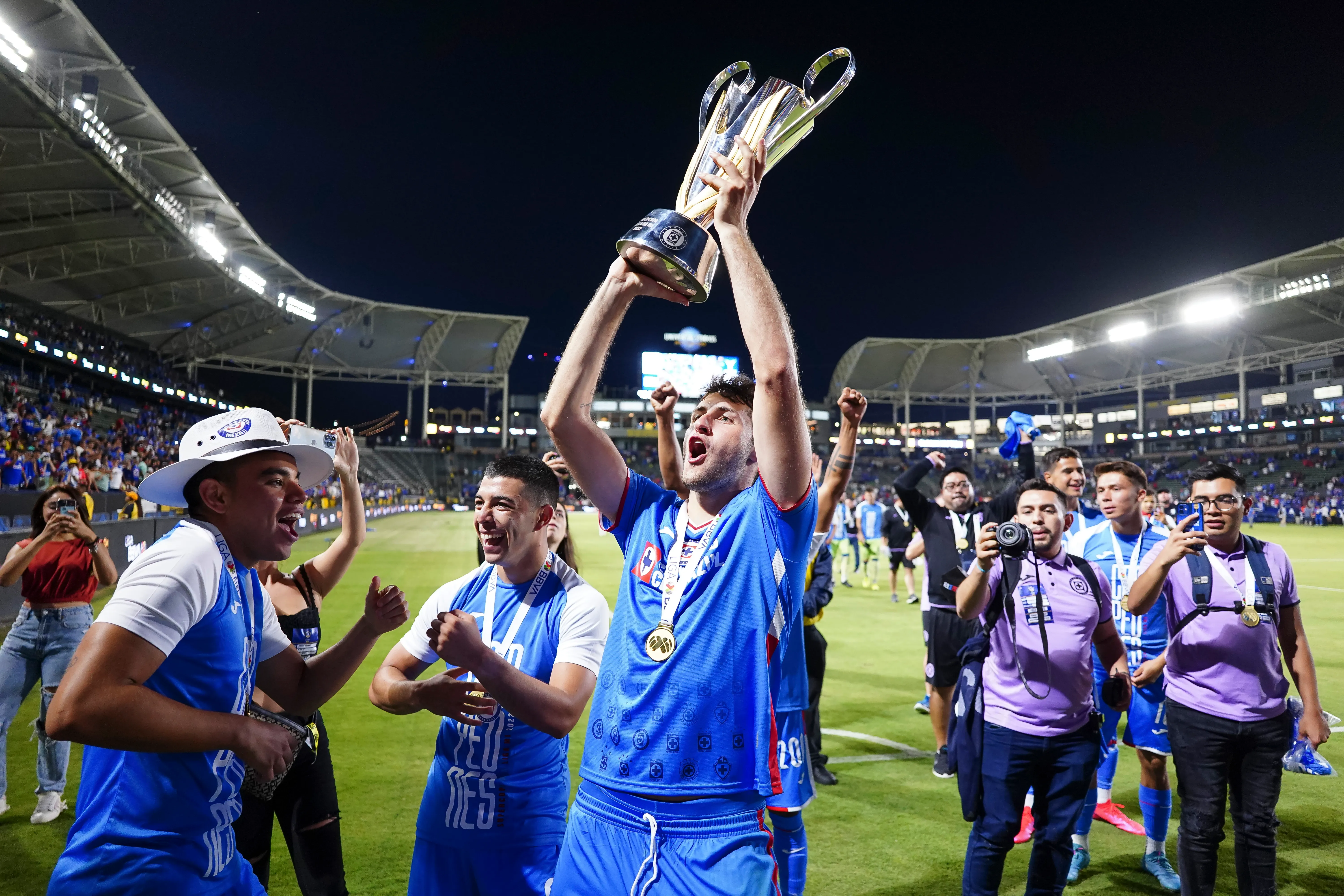 Cruz Azul levantó el Camepeón de Campeones en 2022. (Imago 7)
