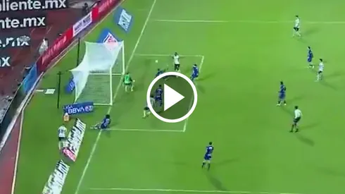 Así fue el primer gol de Cruz Azul ante Pumas.