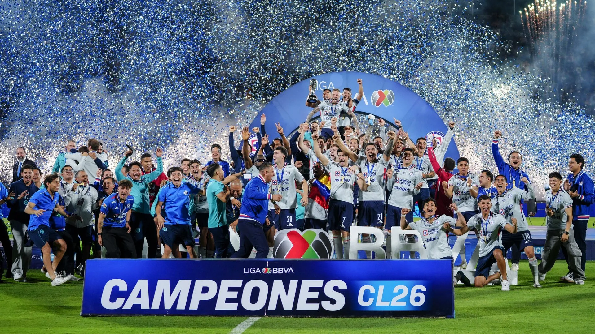 Cruz Azul se coronó campeón del Clausura 2026 después de vencer 1-2 a los Pumas de la UNAM en la vuelta de la gran final de la Liga MX. (Imago7)