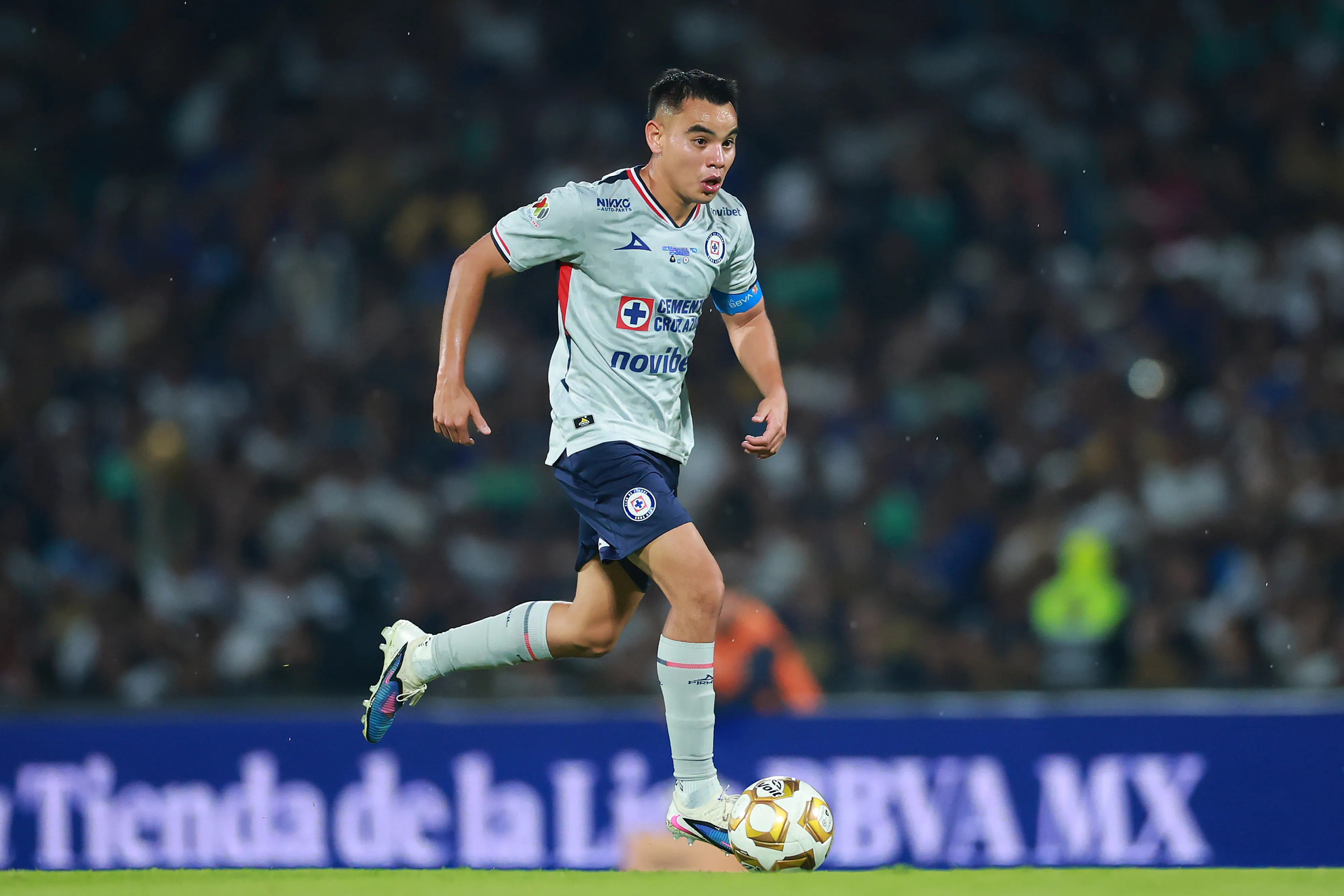Charly Rodríguez transformó la bronca por quedar fuera del Mundial para brillar con Cruz Azul. (Getty Images)