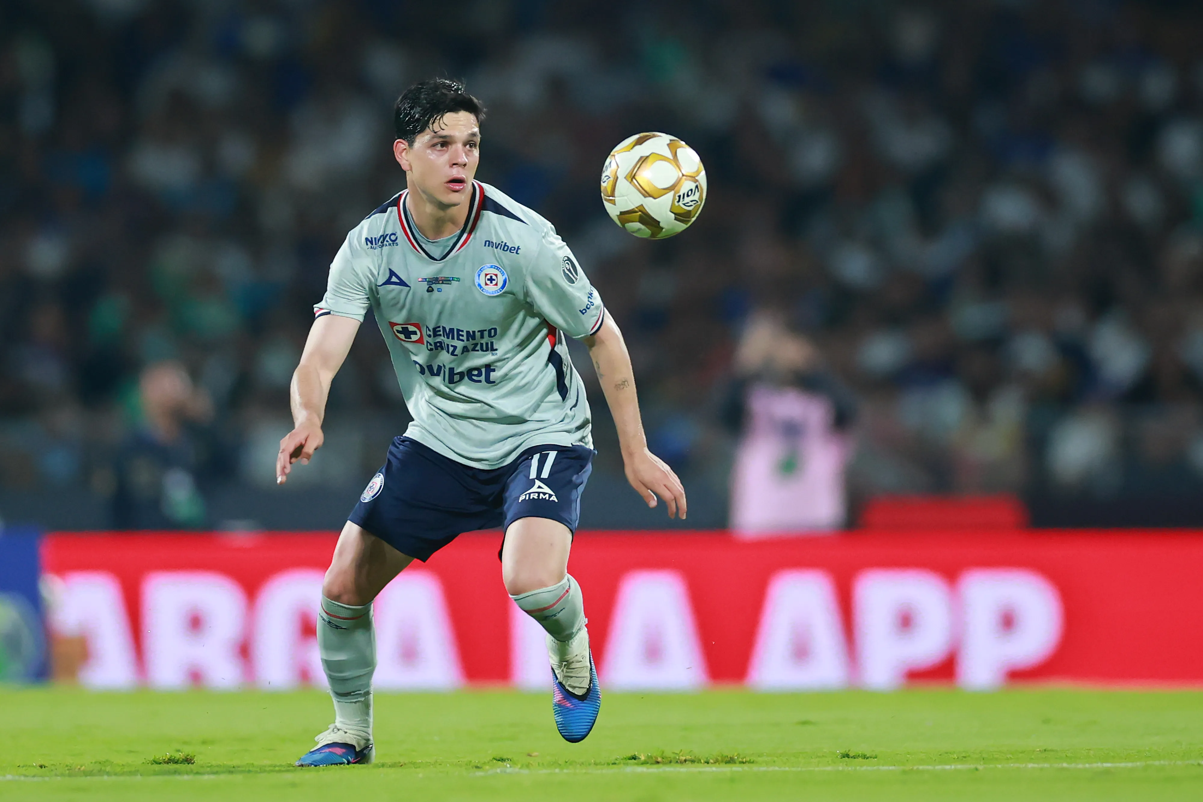 Amaury García se afianzó como titular en reemplazo por la ausencia de Lira. (Getty Images)