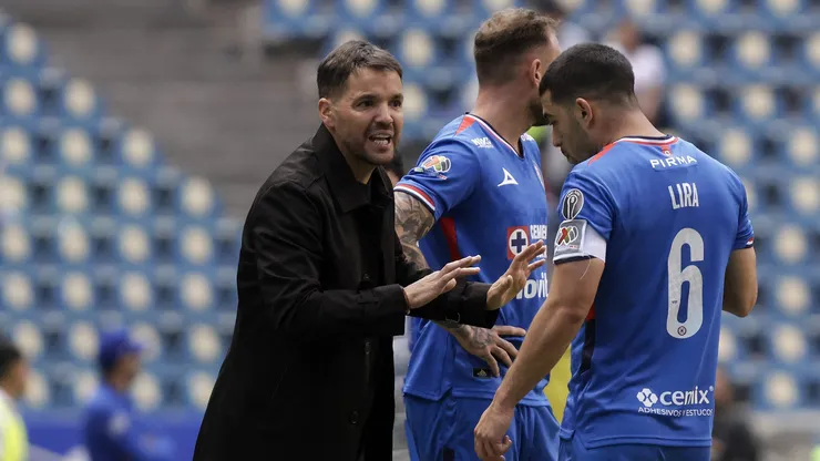 Nicolás Larcamón sigue sin hacer mención al título de Cruz Azul en el Clausura 2026.