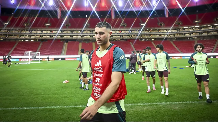 Santiago Giménez cerró la campaña sin anotar un solo gol en la temporada de la Serie A. Su lugar en el Mundial tampoco está claro.