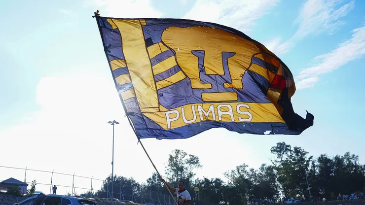 Los Pumas de la UNAM publicaron en el 2020 una foto con Erik Lira y Amaury García y la afición de Cruz Azul no los perdonó.