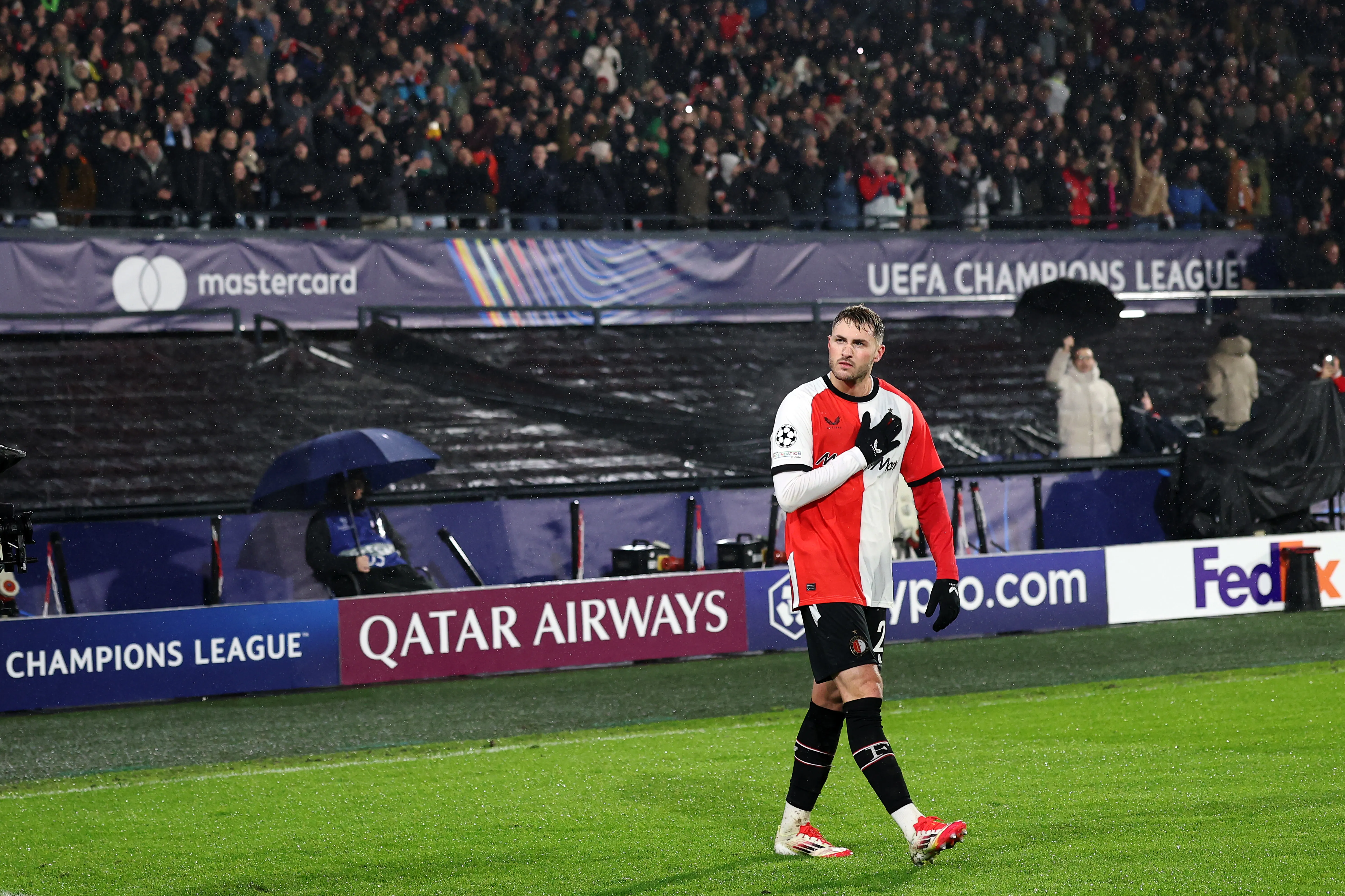 Santi Giménez tuvo su mejor momento en Europa bajo la tutela de Arne Slot en Feyenoord. (Getty Images)