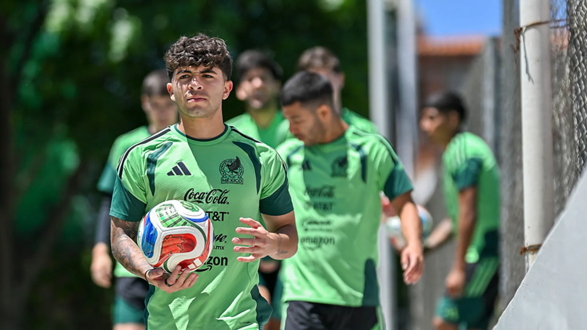 Erik Lira podría salir de Cruz Azul tras el Mundial 2026 y Denzell García sería el apuntado para suplirlo. (Imago7)