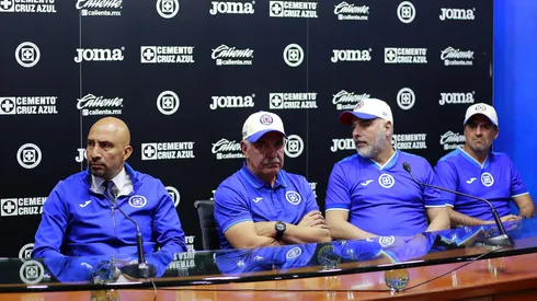 Efraín Juárez habría comunicado su decisión de salir vía telefónica y ahora un ex Cruz Azul tomaría el mando de los universitarios.