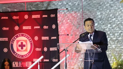 Víctor Velázquez y Joel Huiqui asistieron en nombre de Cruz Azul a otro reconocimiento por el título conseguido.