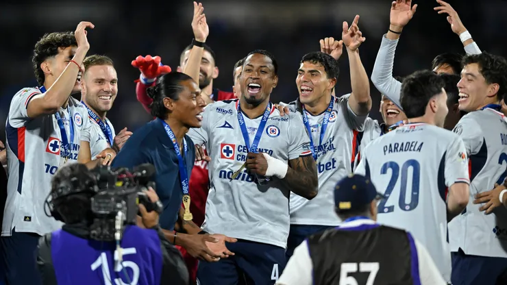 La Máquina recibió un justo reconocimiento de campeón.