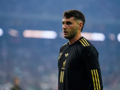 Ex mundialista contra Santi Giménez en el TRI