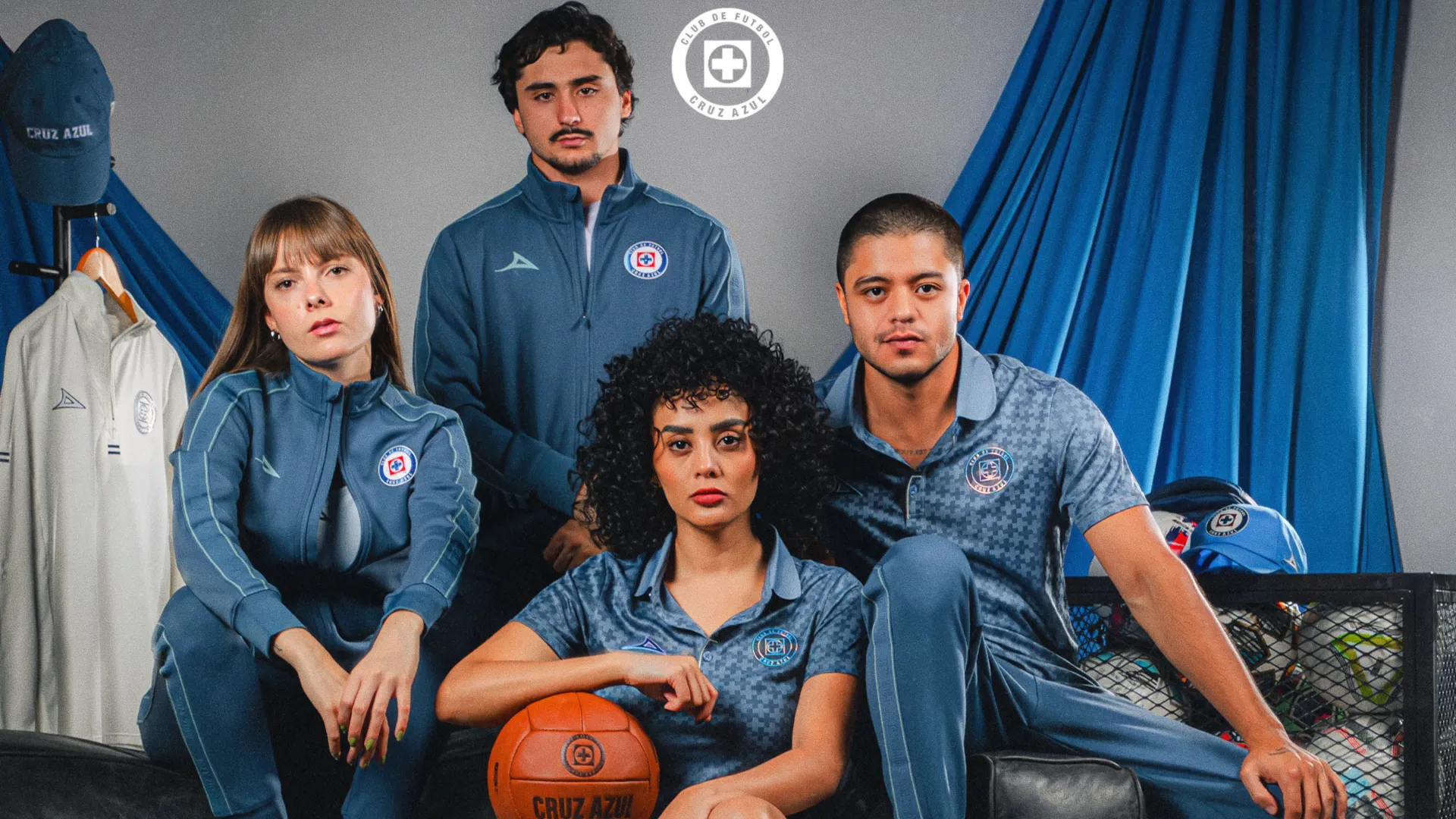 La colección incluye no solo la camiseta de juego, sino también una línea completa de chamarras, sudaderas y ropa de entrenamiento.