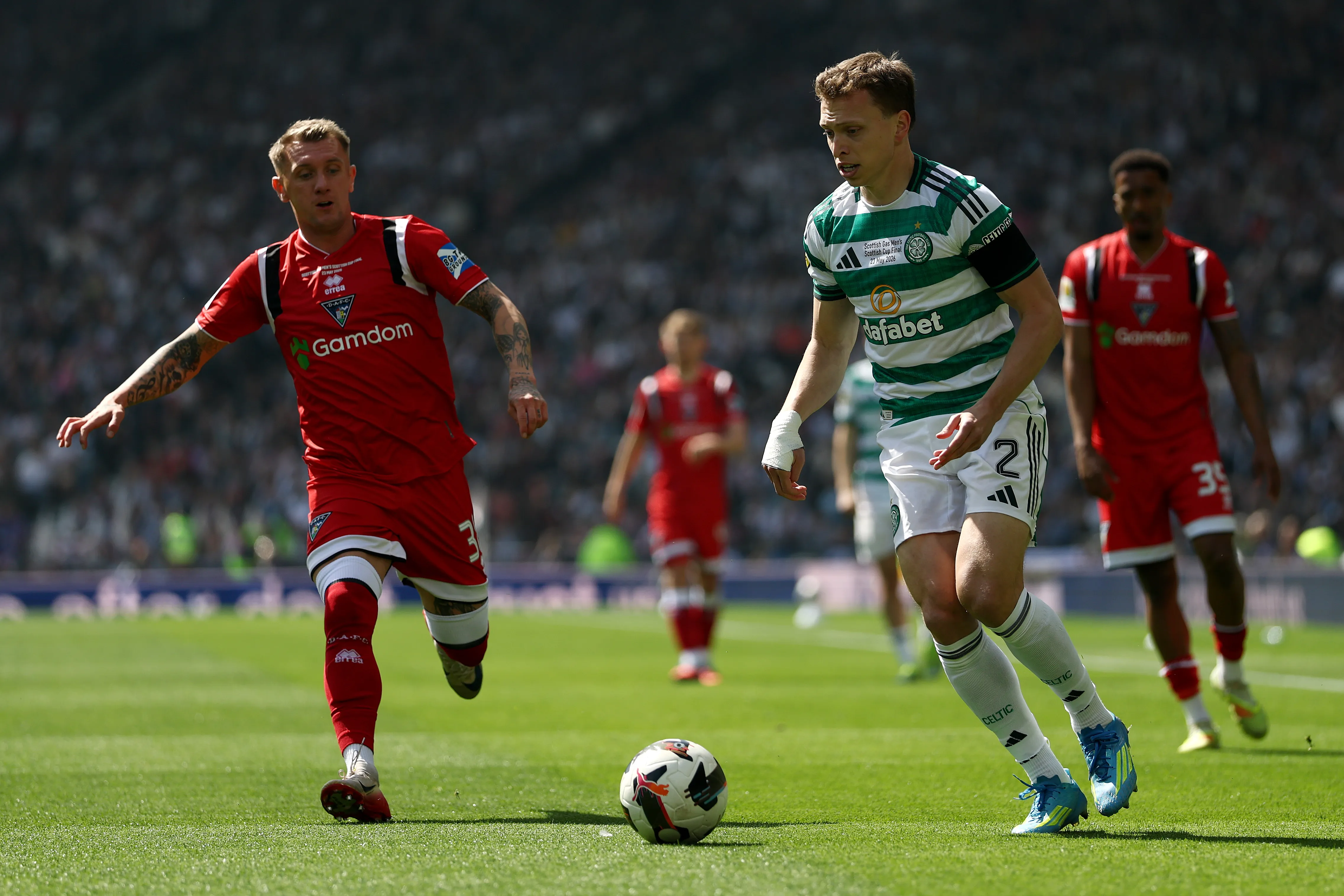 Alistair Johnston está de regreso y Julián Araujo perdería su sitio en el Celtic (Getty Images)