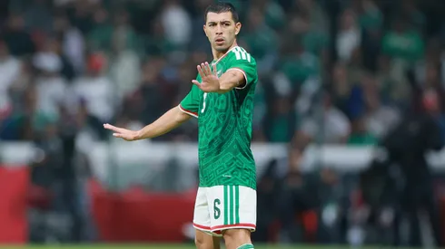 Erik Lira en el amistoso entre México y Serbia.