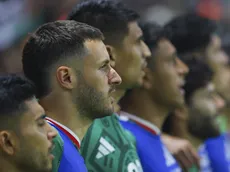 La afición explotó en redes por la suplencia de Santi Giménez