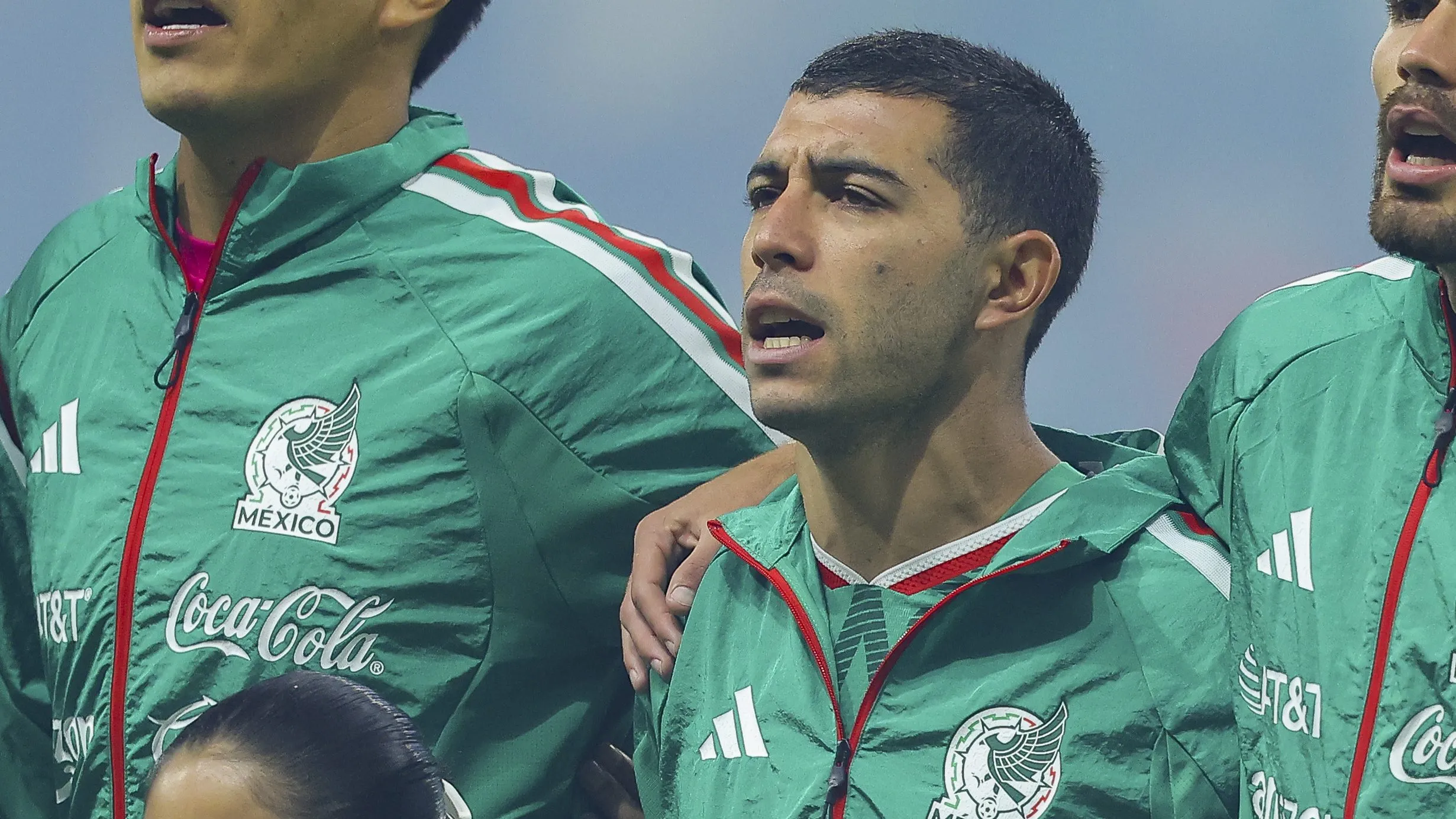 Erik Lira completó un partidazo en el debut de México