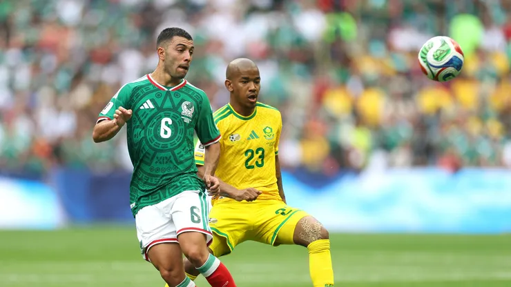 Erik Lira se adueñó del medio campo de México y redondeó un actuación brillante con una asistencia de gol.