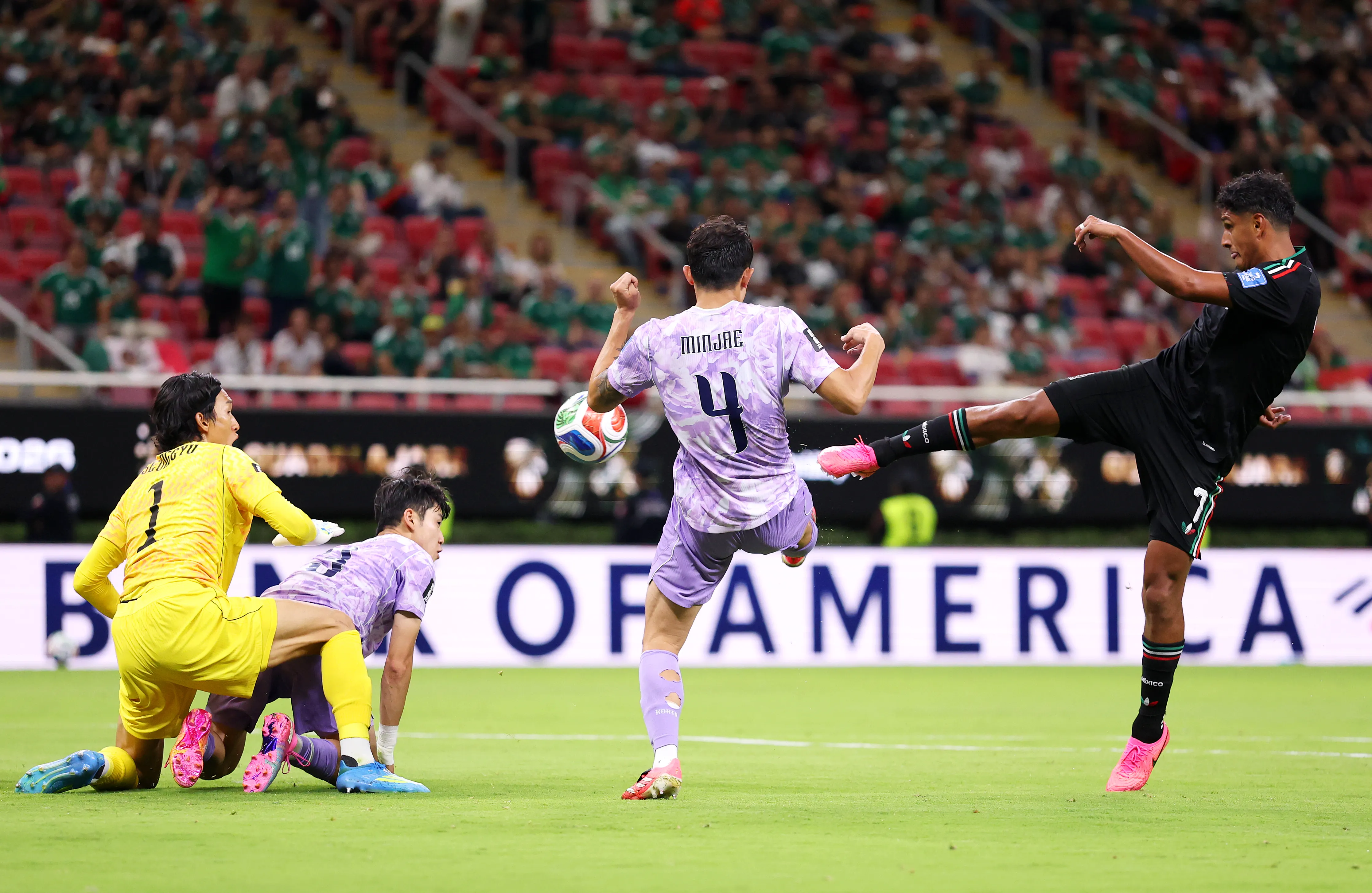 Con un derechazo, Luis Romo sentenció la victoria de México ante Corea del Sur. (Getty Images)