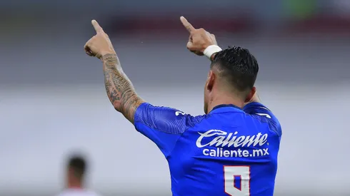 Milton Caraglio anotó el gol 10.000 del Estadio Azteca, con la playera de Cruz Azul.