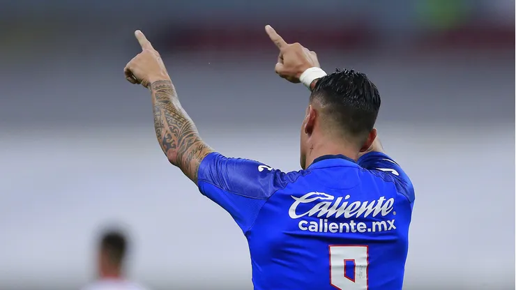 Milton Caraglio anotó el gol 10.000 del Estadio Azteca, con la playera de Cruz Azul.