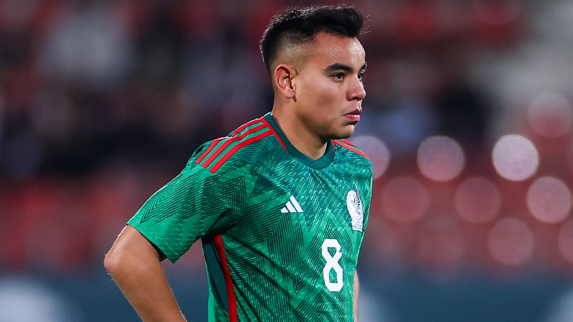 El capitán cementero dio rápidamente vuelta la página.