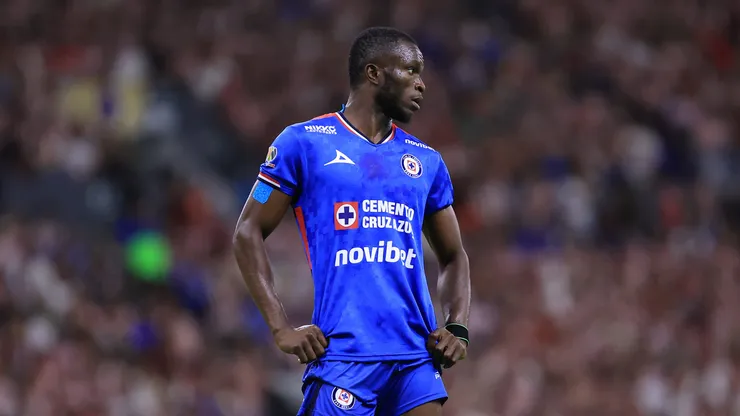 Adrián Esparza puso a Christian Ebere como posible salida de Cruz Azul.