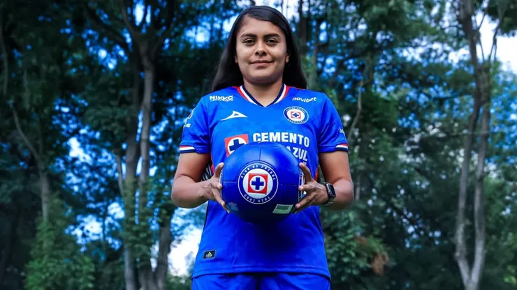 La salvadoreña llega en un momento de muchas salidas.
