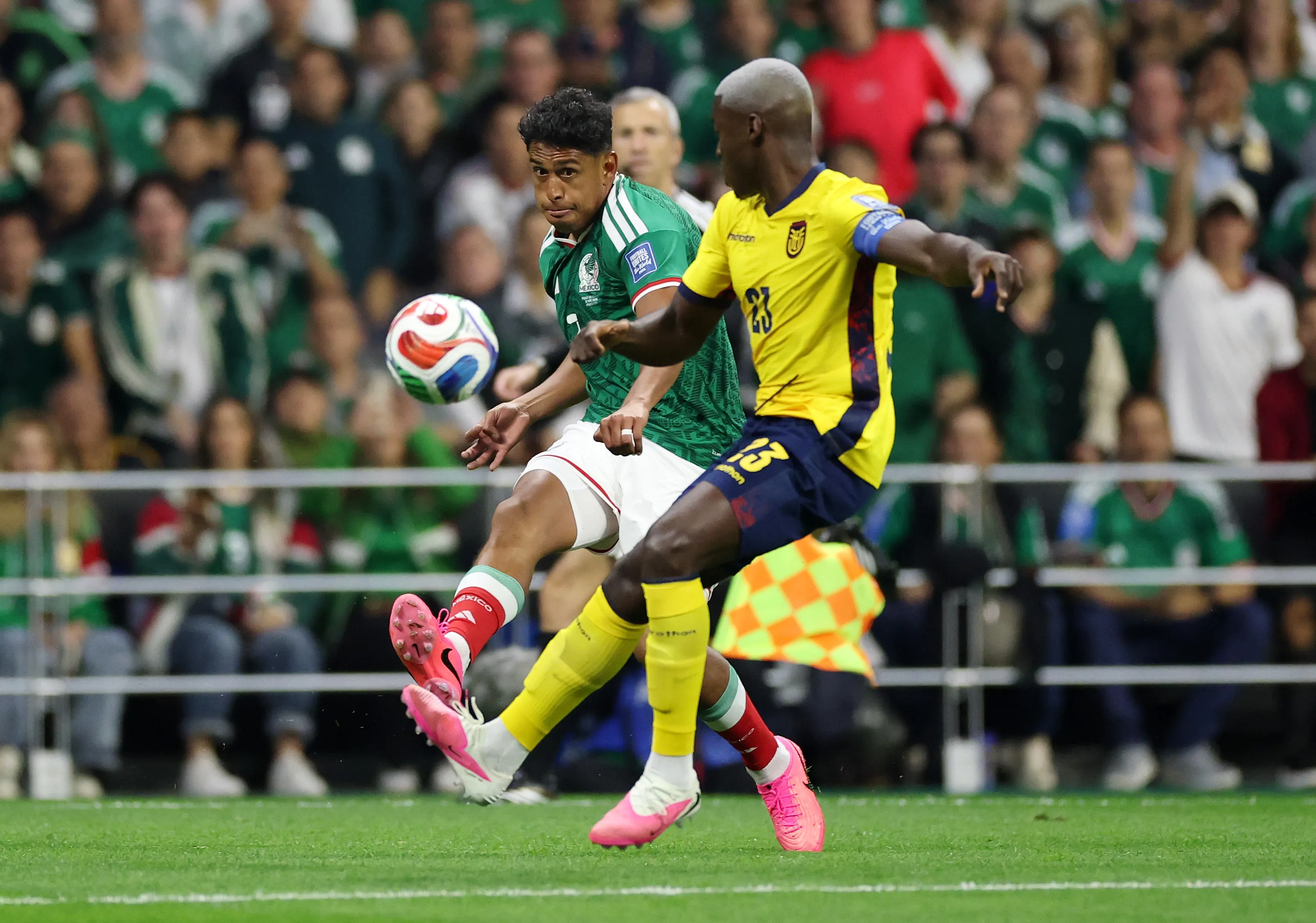 Luis Romo fue clave en la victoria contra Ecuador (Getty Images)