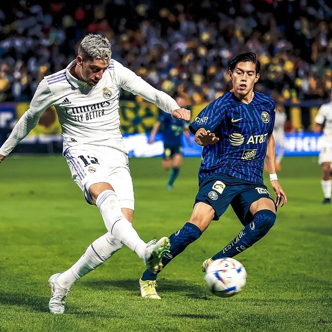 Mauricio Reyes enfrentando al Real Madrid con América. (@mau.reyesf)