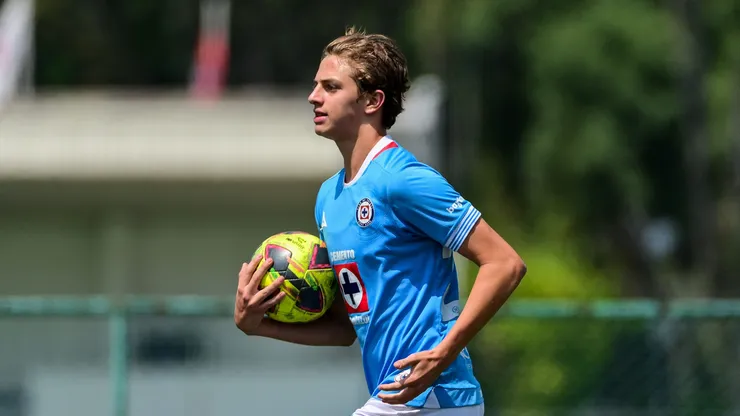 Emiliano Castañeda concluyó con su prueba en Inglaterra.