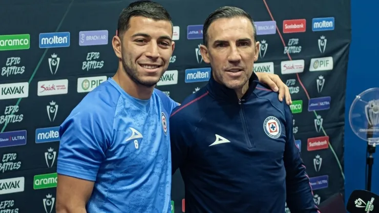 El estratega uruguayo no escatimó en elogios para el contención.