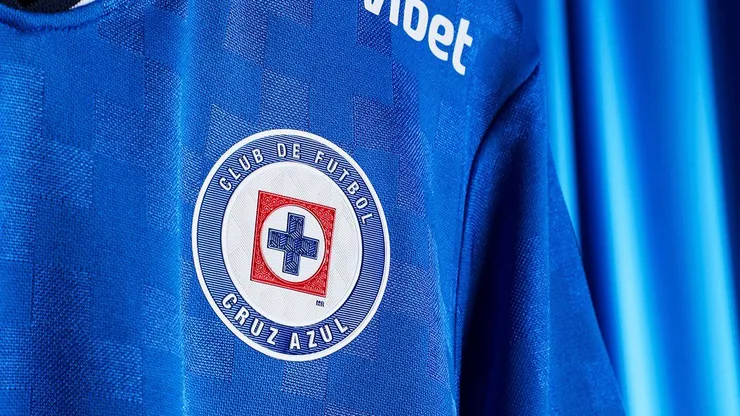 Cruz Azul presenta su nueva indumentaria de juego para la temporada 2026-27.