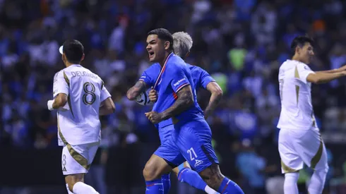 Cruz Azul busca renovar al Toro Fernández, que finaliza contrato en diciembre.
