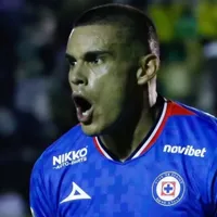 La afición de Cruz Azul reaccionó al debut de Juan José Calero vs. Morelia