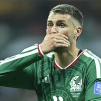 ¿Por qué no juega Santi Giménez en México vs. Inglaterra?