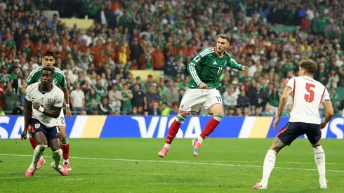 Santiago Giménez no pudo terminar el México vs. Inglaterra después de torcerse el tobillo en los minutos finales del partido.