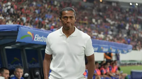 La renovación de Joel Huiqui con Cruz Azul se hizo oficial este miércoles en un acto que se llevó en las instalaciones de la Cooperativa.
