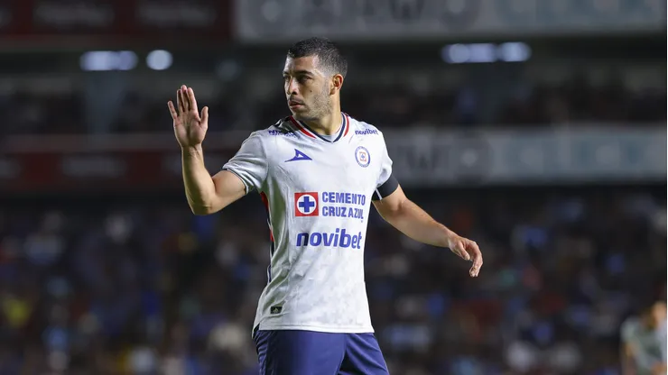 La salida de Erik Lira de Cruz Azul aún no tiene un destino claro.