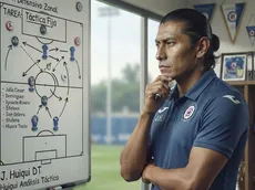 El dilema de Huiqui ante el exceso de defensas en Cruz Azul