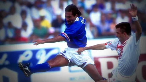 Julio Zamora en la final ante Necaxa de la temporada 1994/95.